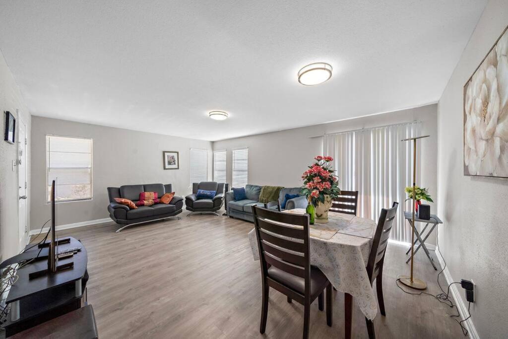 Cozy, Dedicated Workspace, Fast Wi-Fi Apartment Houston Exterior foto